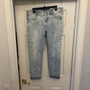 Brand new APT. 9 womens ankle jeans